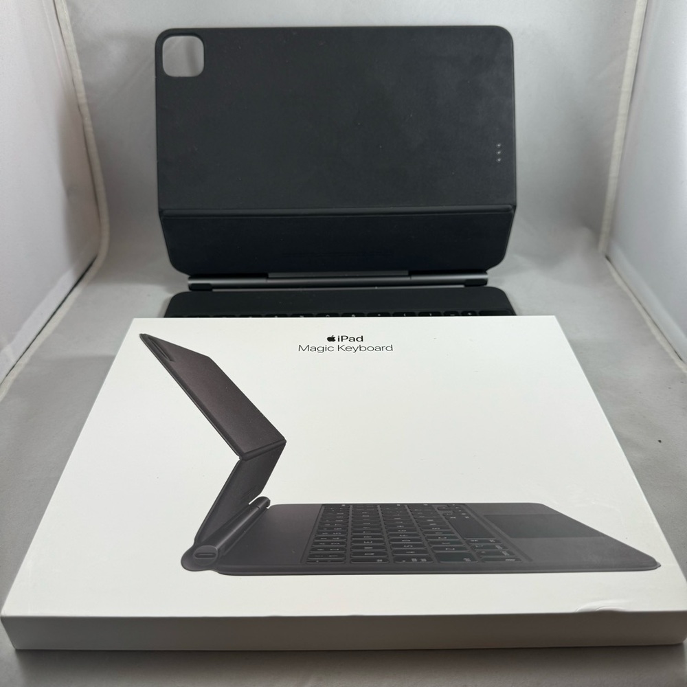 Apple Magic Keyboard for 11" iPad Pro - Black (MXQT2LLA)